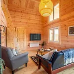 Luxury Hot Tub And Sauna Lodge In York