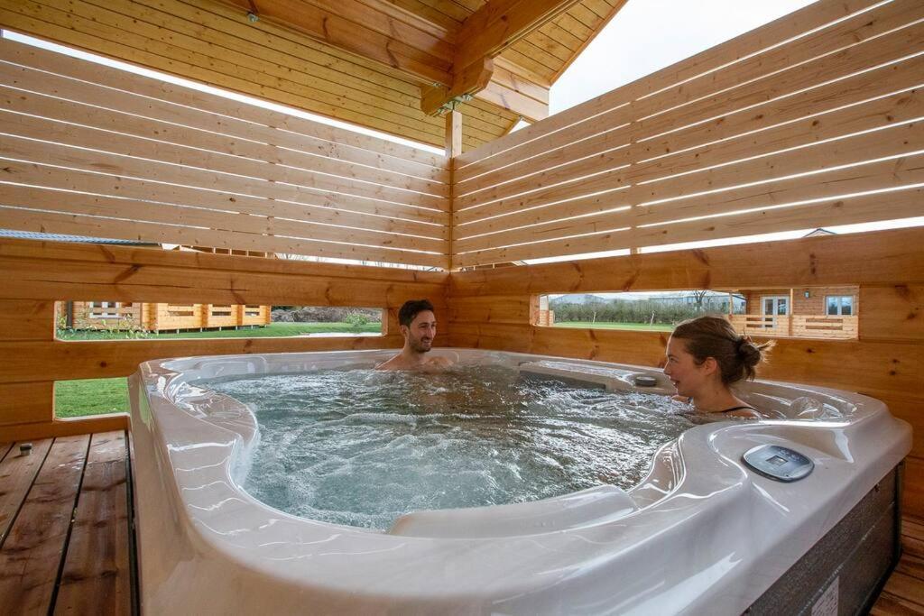 Luxury Hot Tub And Sauna In Casa vacanze *